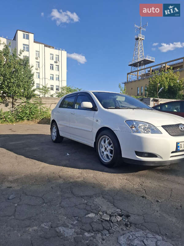 Хэтчбек Toyota Corolla 2002 в 