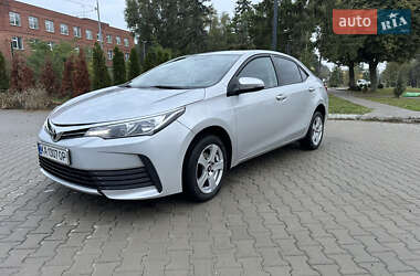 Седан Toyota Corolla 2016 в Киеве