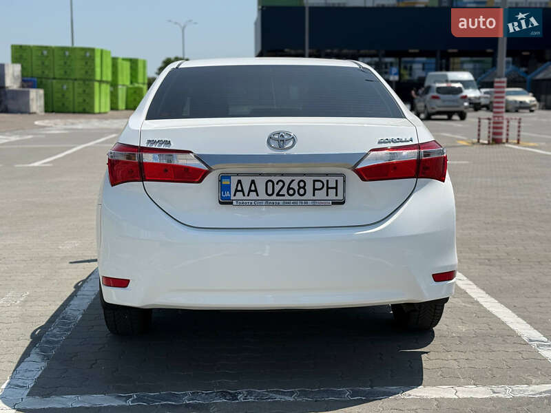 Седан Toyota Corolla 2015 в Івано-Франківську
