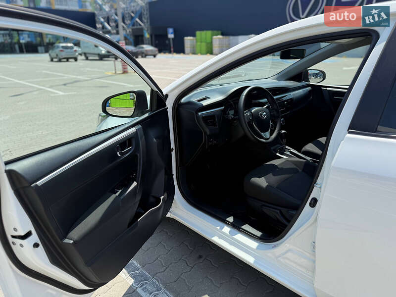 Седан Toyota Corolla 2015 в Івано-Франківську