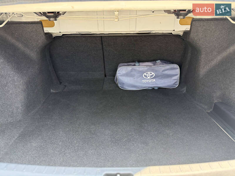 Седан Toyota Corolla 2015 в Івано-Франківську