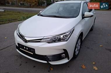 Седан Toyota Corolla 2016 в Краснограді