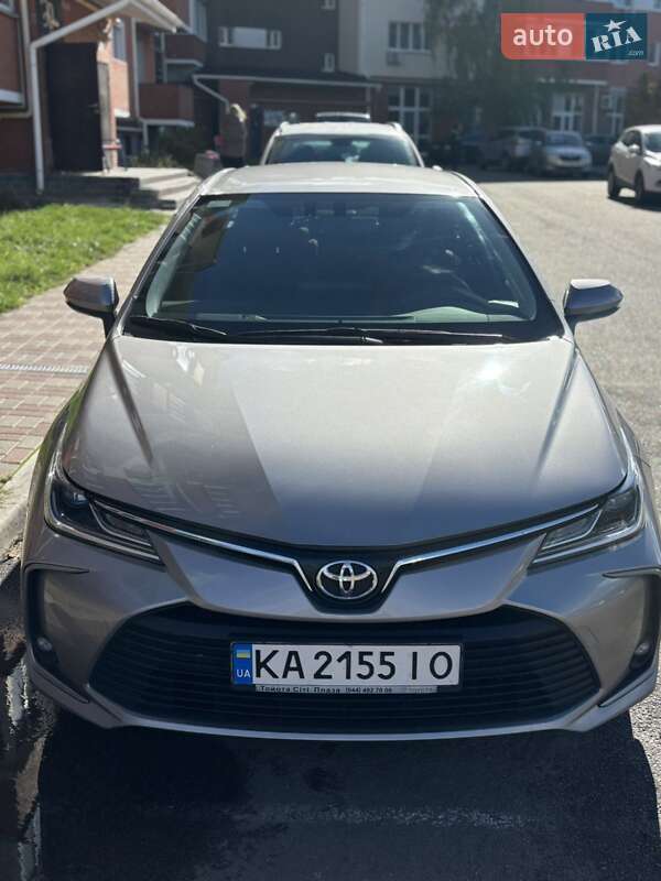 Седан Toyota Corolla 2019 в Киеве