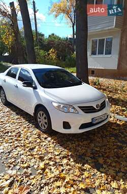 Седан Toyota Corolla 2010 в Сумах