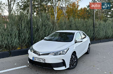 Седан Toyota Corolla 2018 в 