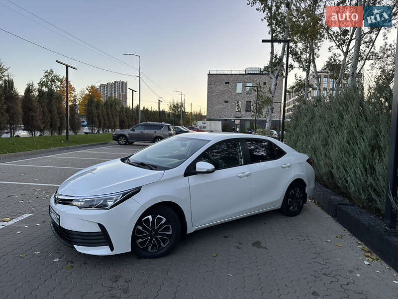 Седан Toyota Corolla 2018 в Киеве фото 16 Седан Toyota Corolla 2018 в Киеве