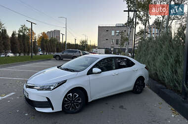 Седан Toyota Corolla 2018 в 