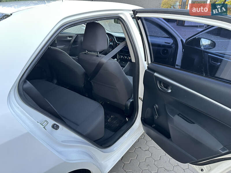 Седан Toyota Corolla 2018 в Киеве фото 28 Седан Toyota Corolla 2018 в Киеве