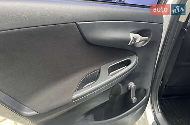 Седан Toyota Corolla 2011 в 