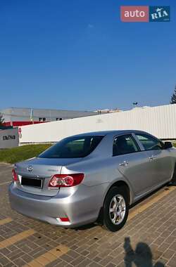 Седан Toyota Corolla 2011 в 