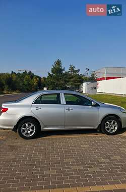 Седан Toyota Corolla 2011 в Львове