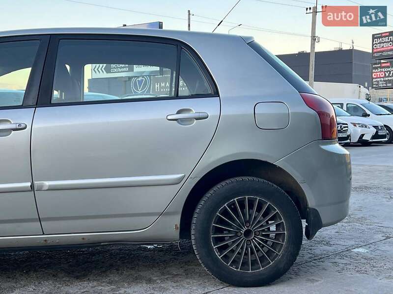 Хэтчбек Toyota Corolla 2004 в Львове