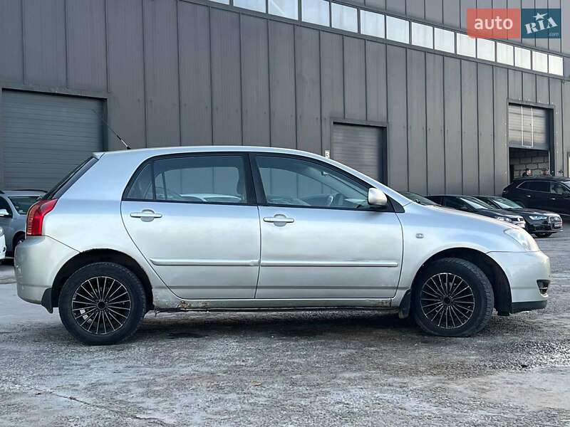 Хэтчбек Toyota Corolla 2004 в Львове