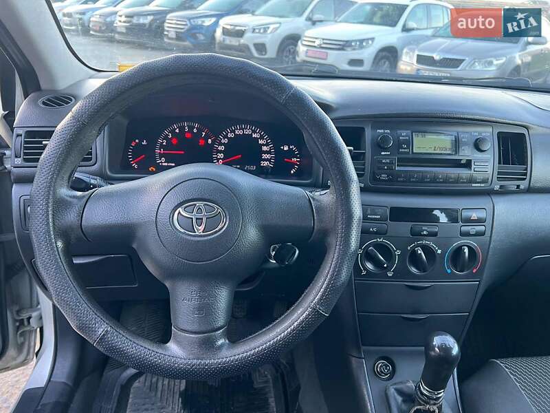Хэтчбек Toyota Corolla 2004 в Львове