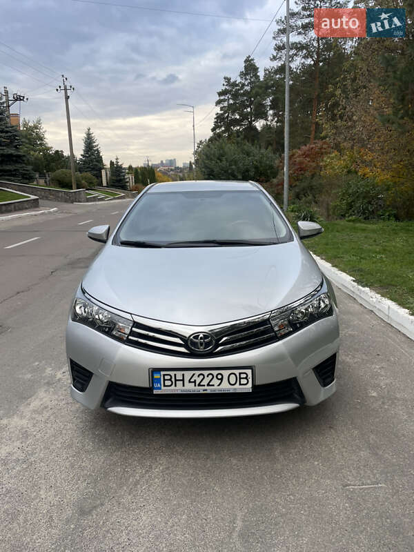 Седан Toyota Corolla 2014 в Киеве