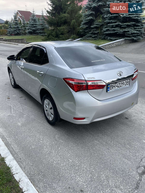 Седан Toyota Corolla 2014 в Киеве