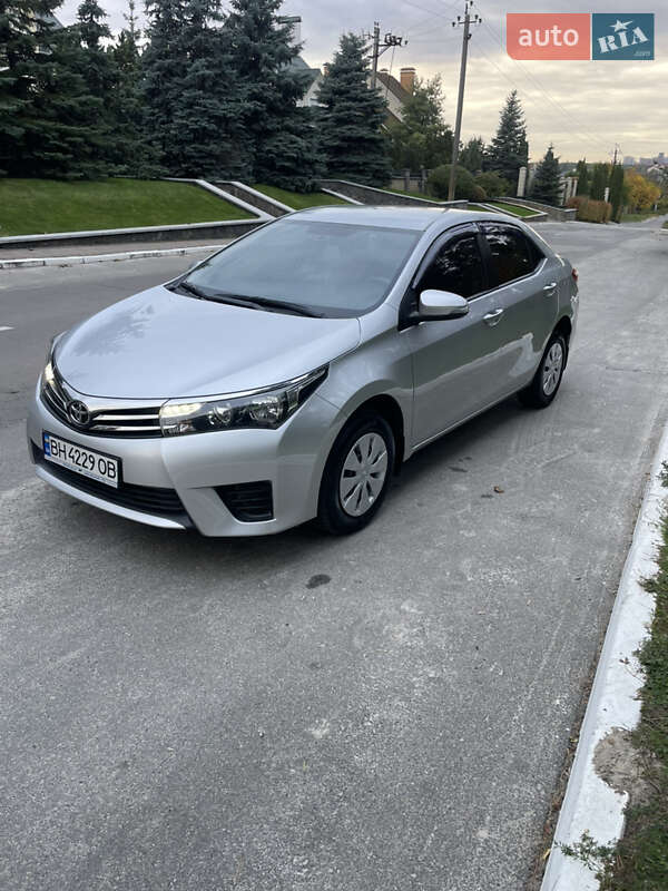 Седан Toyota Corolla 2014 в Киеве