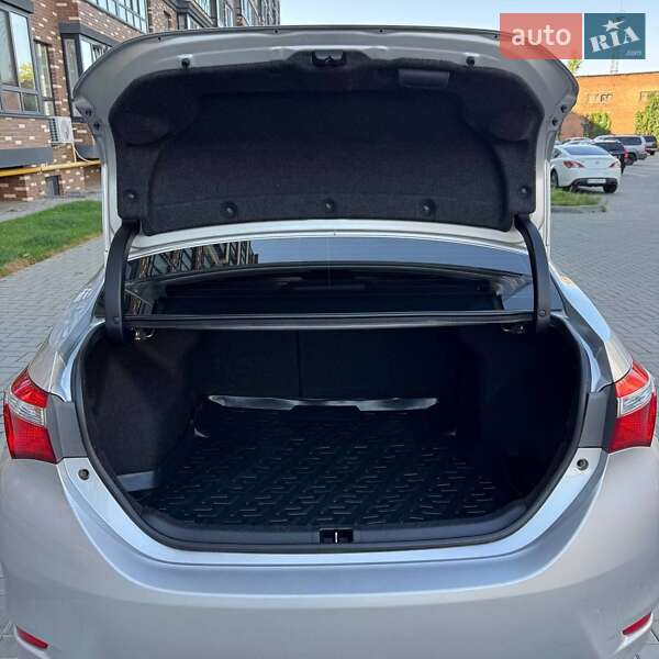 Седан Toyota Corolla 2016 в Житомире