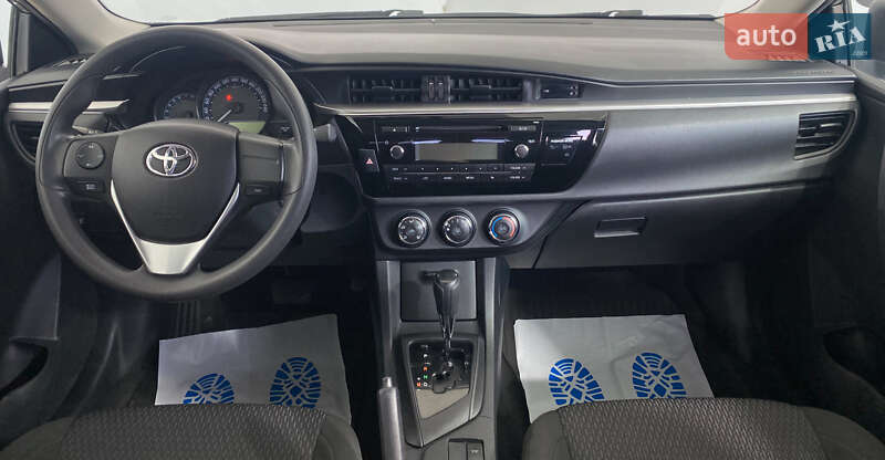 Седан Toyota Corolla 2015 в Львове