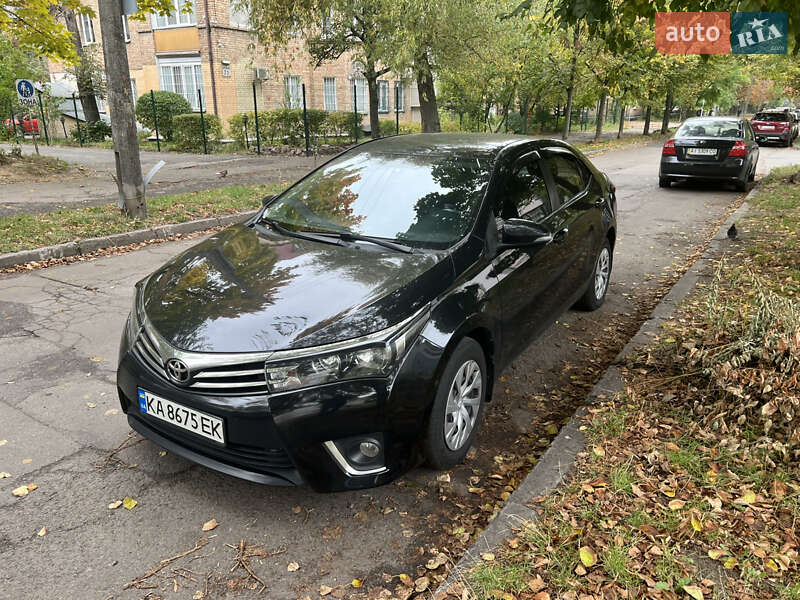 Седан Toyota Corolla 2015 в Ирпене