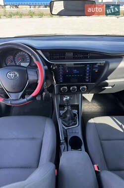Хетчбек Toyota Corolla 2016 в  фото 8 Хетчбек Toyota Corolla 2016 в