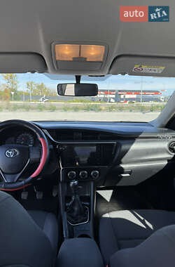 Хетчбек Toyota Corolla 2016 в  фото 14 Хетчбек Toyota Corolla 2016 в