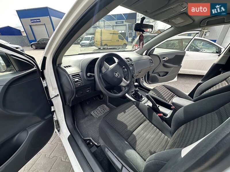 Седан Toyota Corolla 2010 в Вінниці
