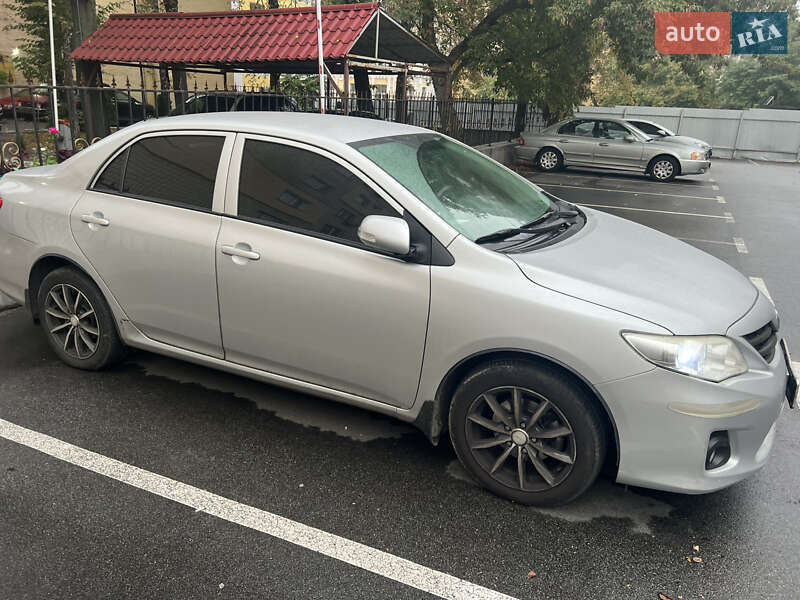 Седан Toyota Corolla 2012 в Києві