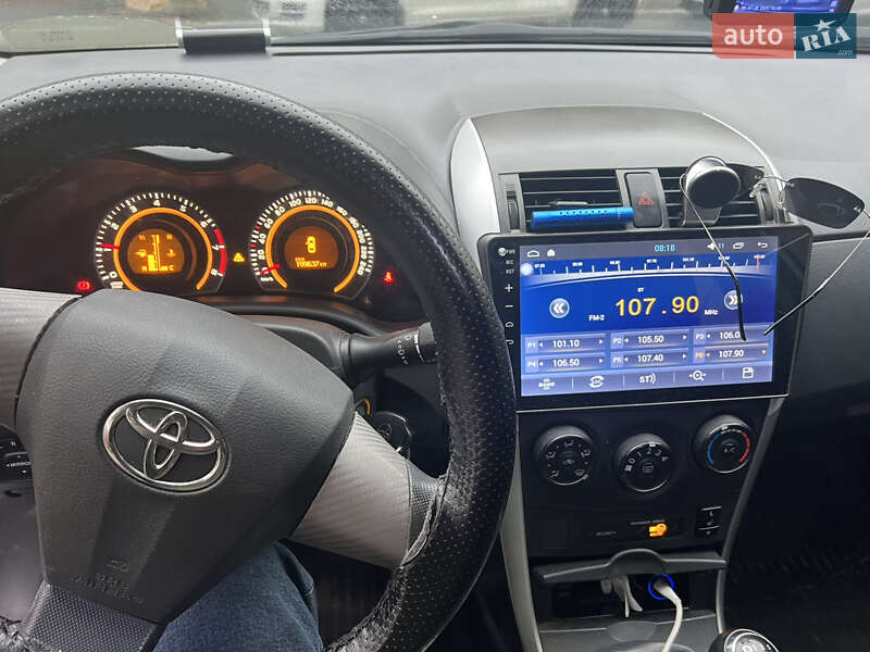 Седан Toyota Corolla 2012 в Києві