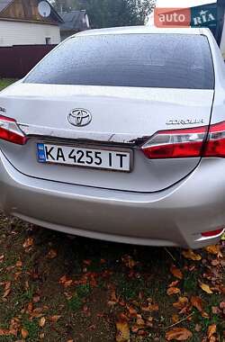 Седан Toyota Corolla 2015 в Кролевці