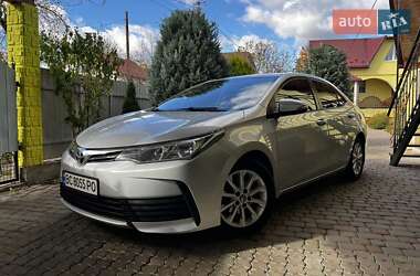 Седан Toyota Corolla 2018 в 