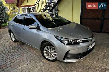 Седан Toyota Corolla 2018 в 