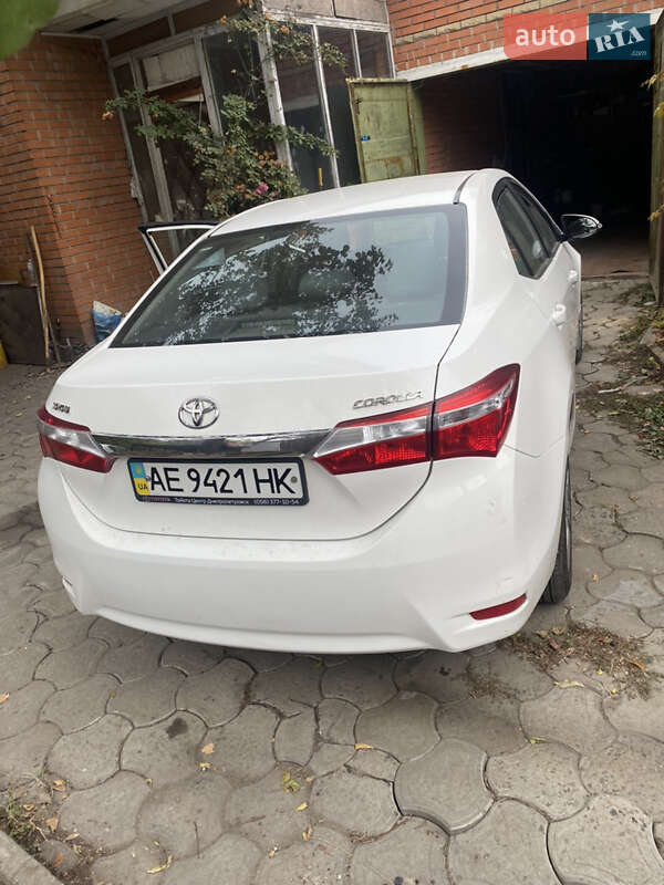 Седан Toyota Corolla 2013 в Днепре