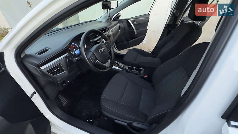 Седан Toyota Corolla 2015 в Одесі