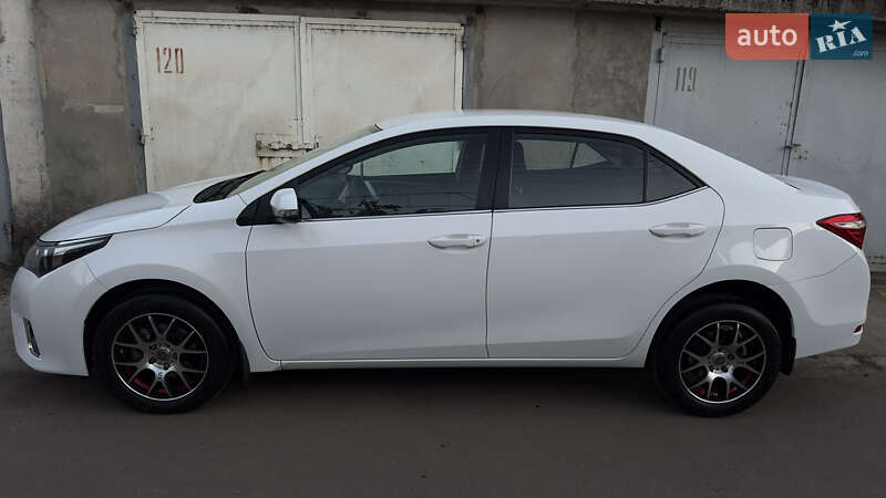 Седан Toyota Corolla 2015 в Одесі