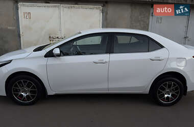 Седан Toyota Corolla 2015 в 