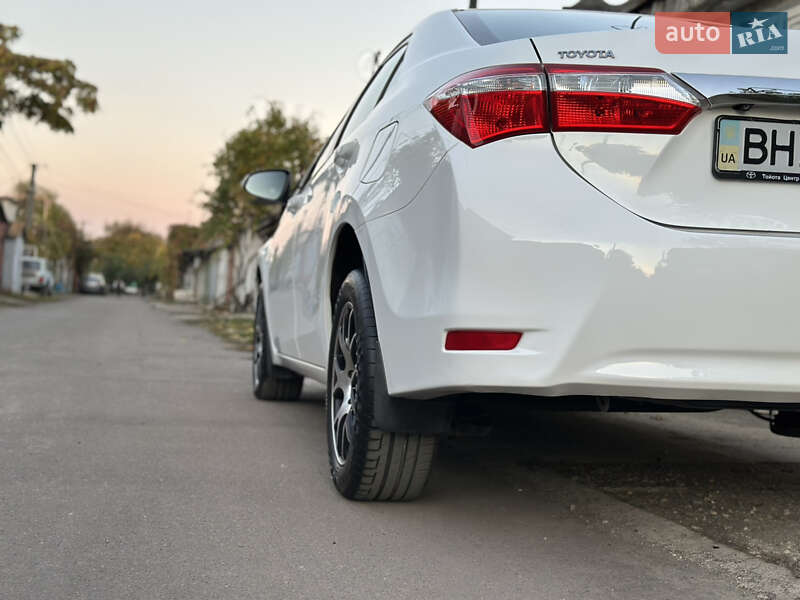 Седан Toyota Corolla 2015 в Одесі