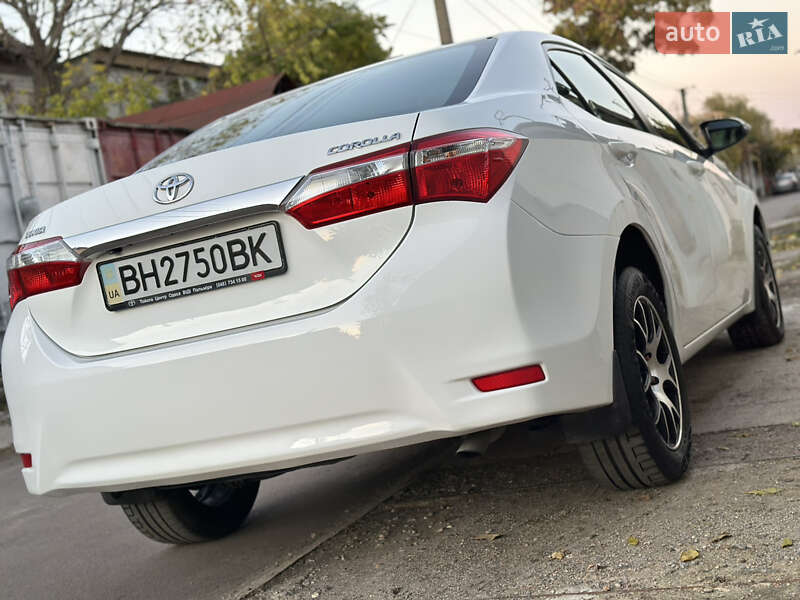 Седан Toyota Corolla 2015 в Одесі