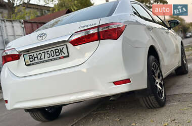 Седан Toyota Corolla 2015 в 