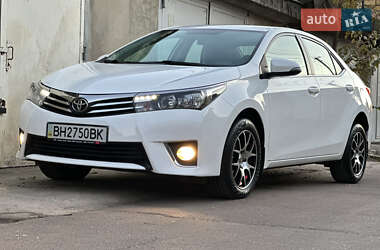 Седан Toyota Corolla 2015 в 