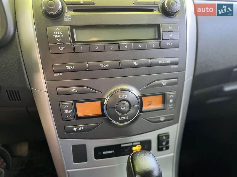 Седан Toyota Corolla 2012 в Краматорске