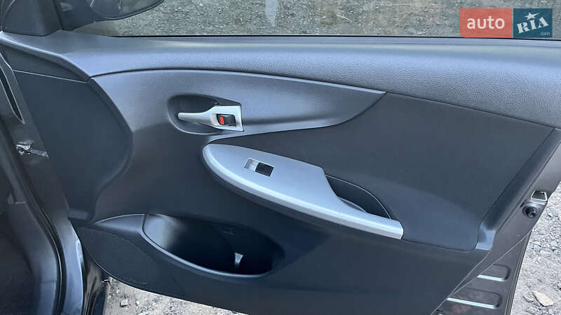 Седан Toyota Corolla 2012 в Краматорске