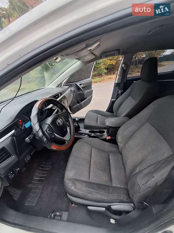 Седан Toyota Corolla 2013 в Киеве