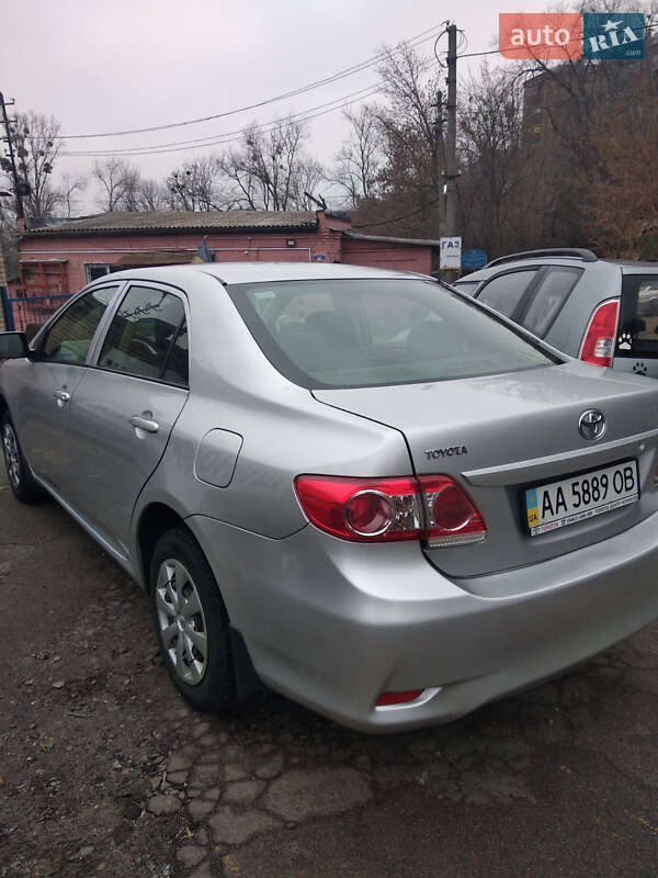 Седан Toyota Corolla 2012 в Киеве
