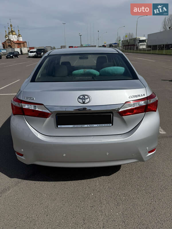 Седан Toyota Corolla 2015 в Киеве