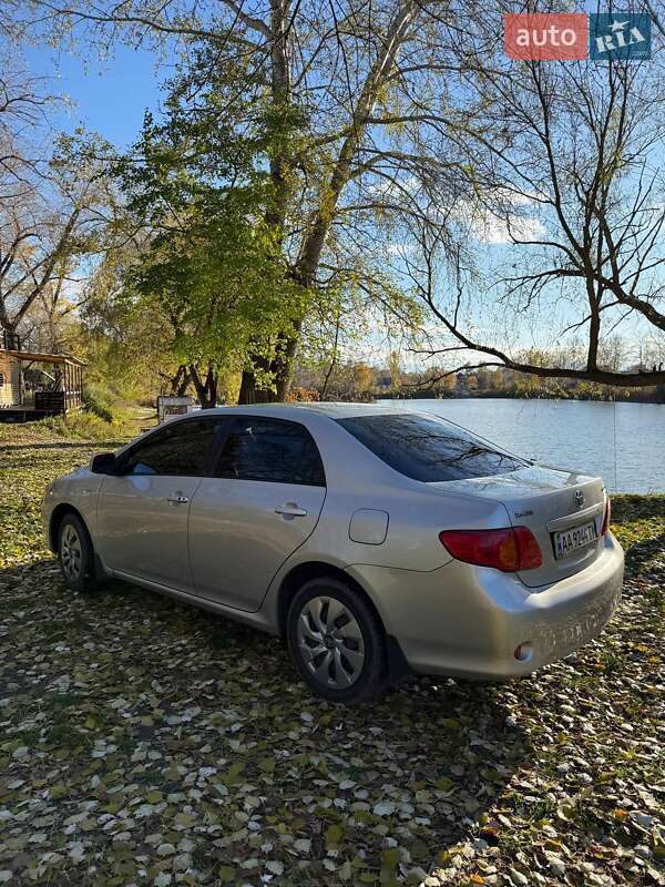 Седан Toyota Corolla 2006 в Киеве