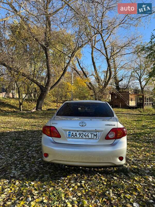 Седан Toyota Corolla 2006 в Киеве