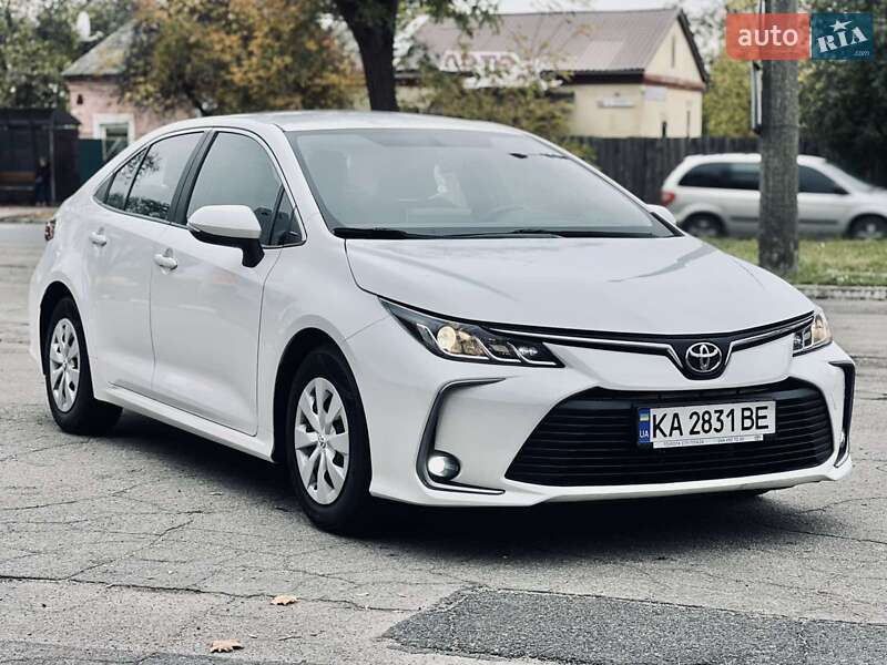 Седан Toyota Corolla 2020 в Полтаве