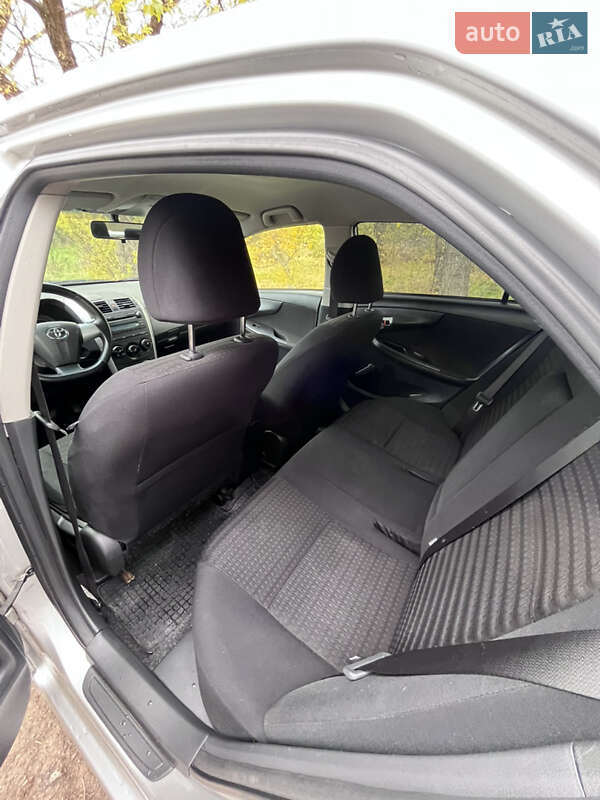 Седан Toyota Corolla 2011 в Николаеве