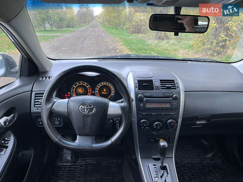 Седан Toyota Corolla 2011 в Николаеве